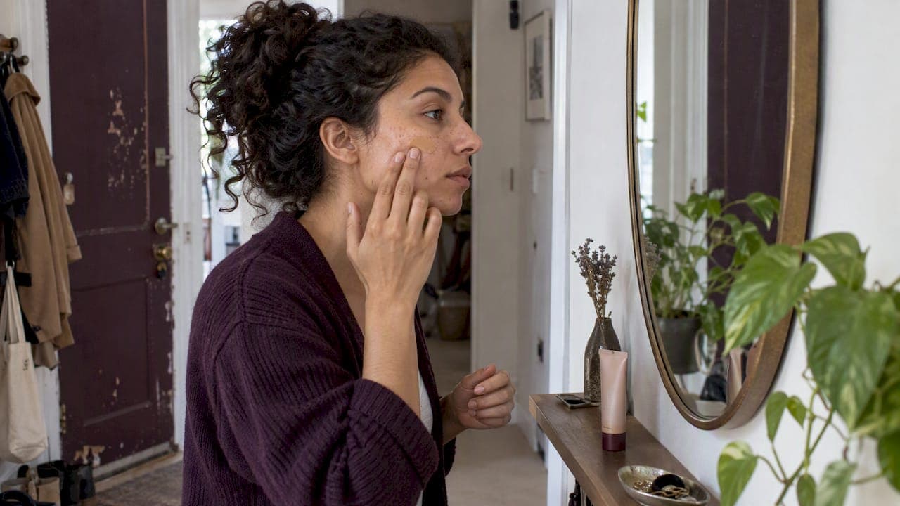 Hyperpigmentation: 3 Steps for Sensitive Skin With Iron Oxide SPF